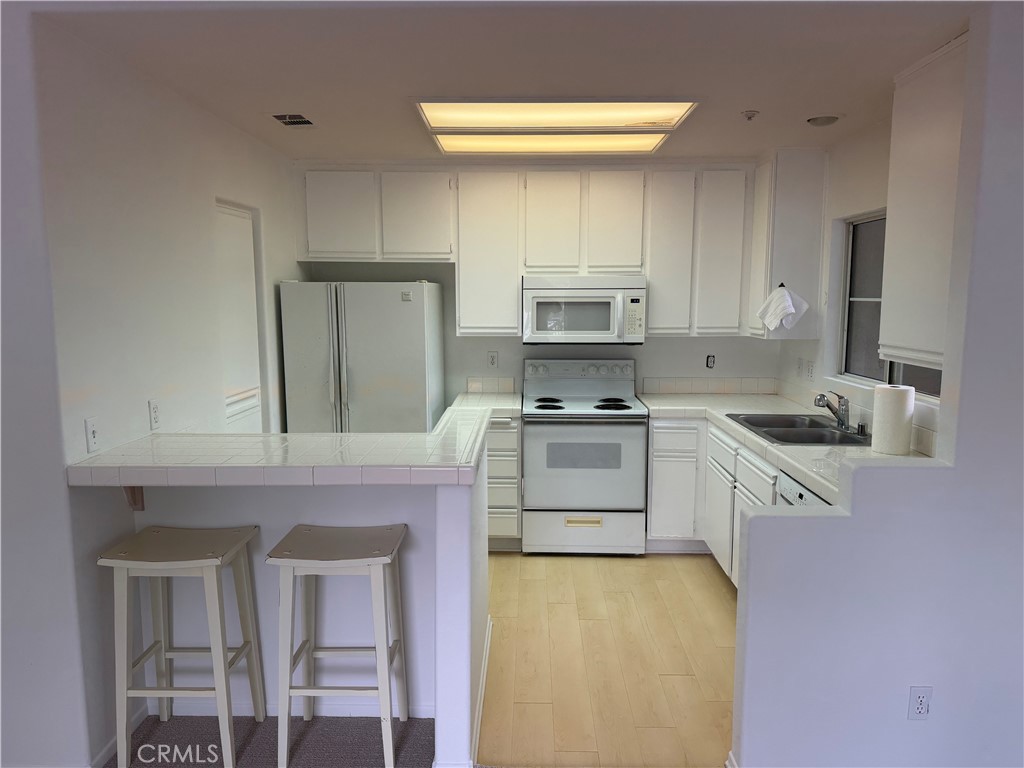 2960 Champion 2605, Tustin CA 92782 - photo 2