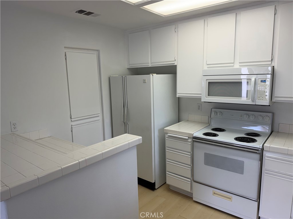 2960 Champion 2605, Tustin CA 92782 - photo 4