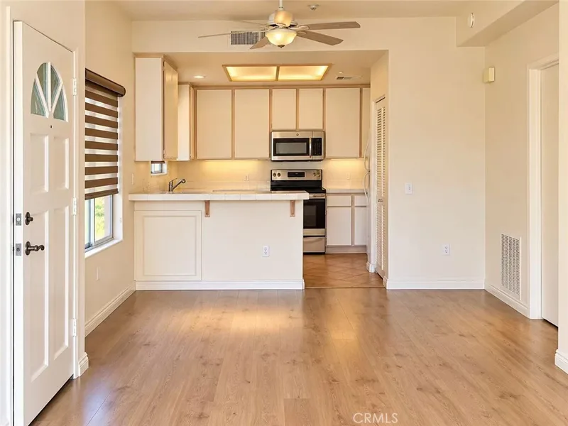2960 Champion Way 1802, Tustin