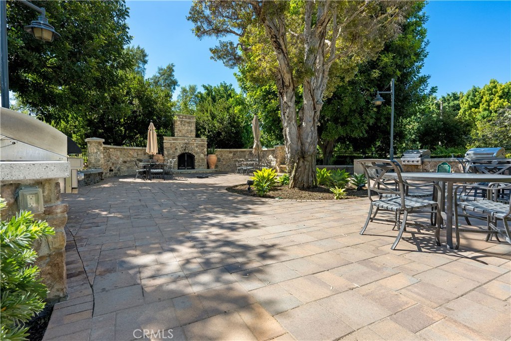 Community barbeque area. - 3216 Carrotwood, Tustin CA 92782 - photo 45