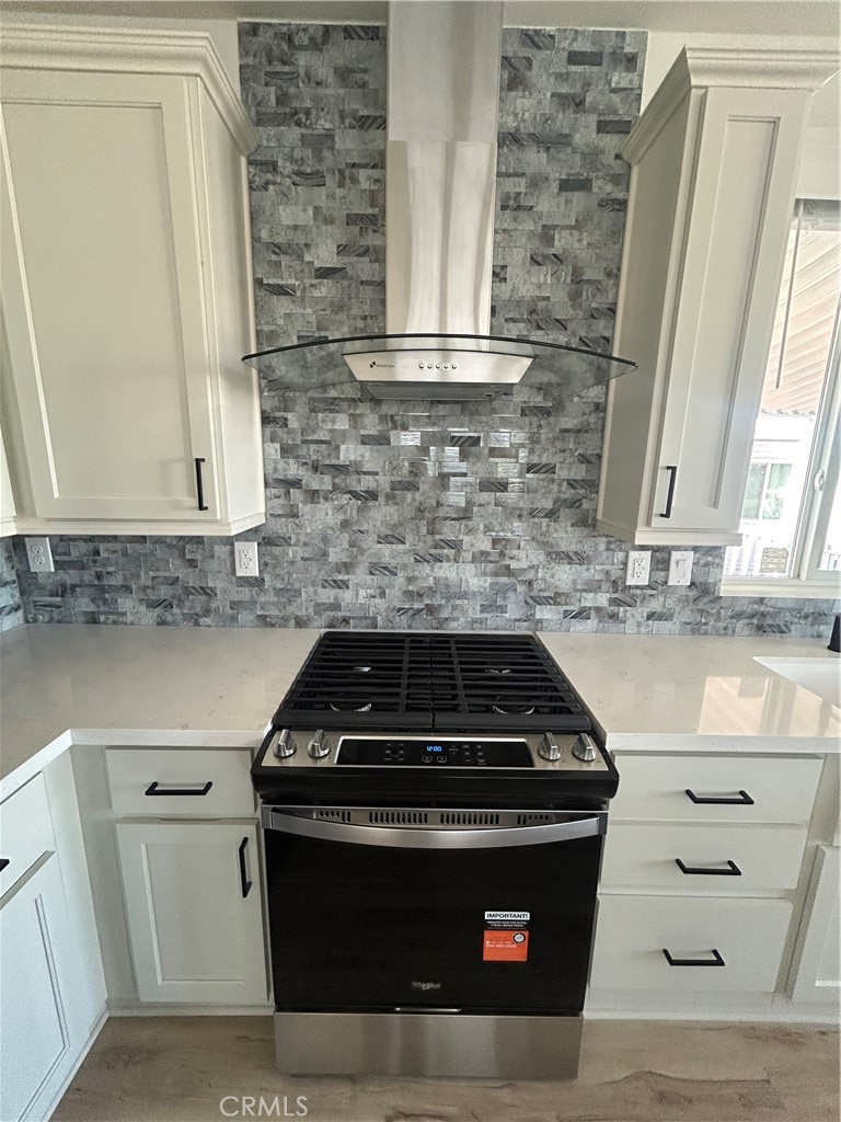 tile backsplash - 40 Via Entrada, Tustin CA 92780 - photo 11