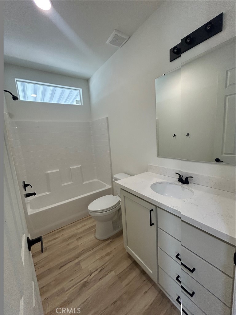 guest bathroom - 40 Via Entrada, Tustin CA 92780 - photo 17