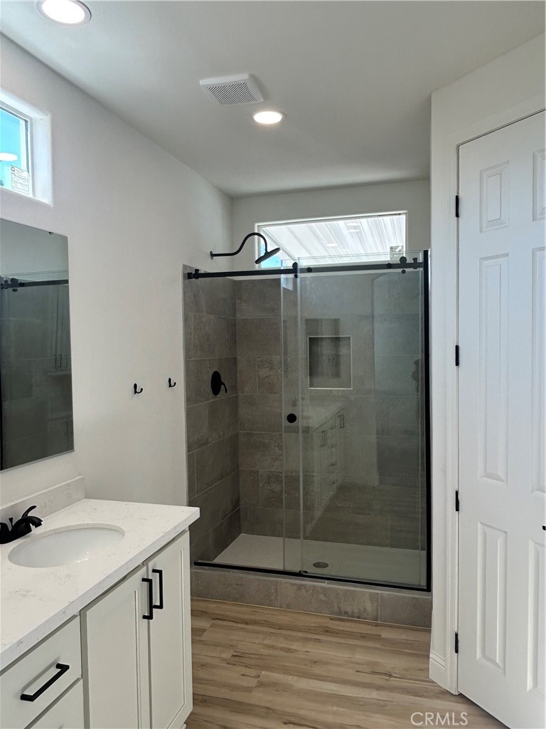 master bathroom - 40 Via Entrada, Tustin CA 92780 - photo 22