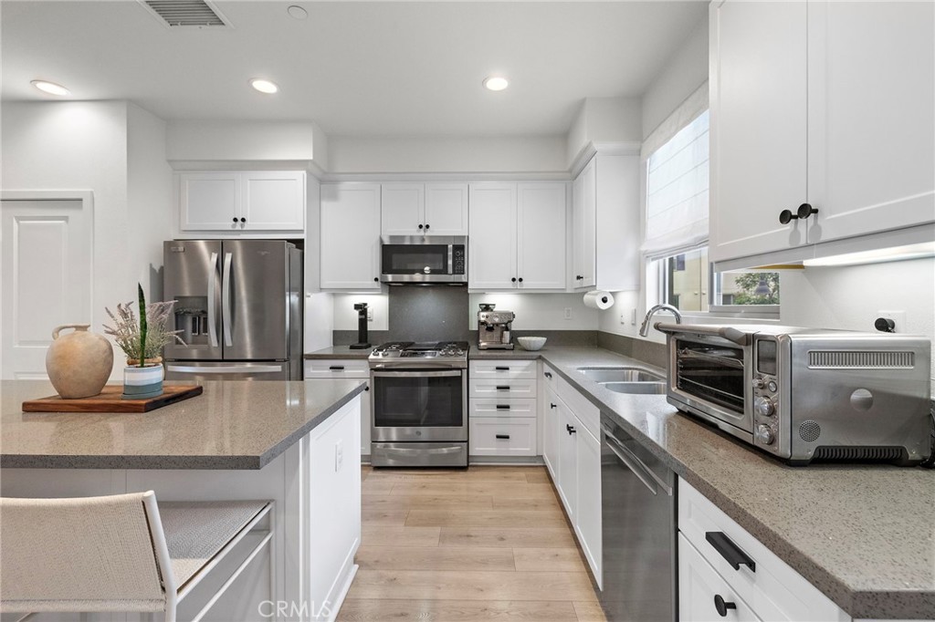 605 Handley Court, Tustin CA 92780 - photo 7