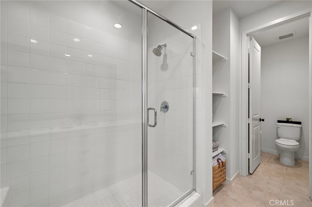 primary bath with separate water closet - 605 Handley Court, Tustin CA 92780 - photo 21