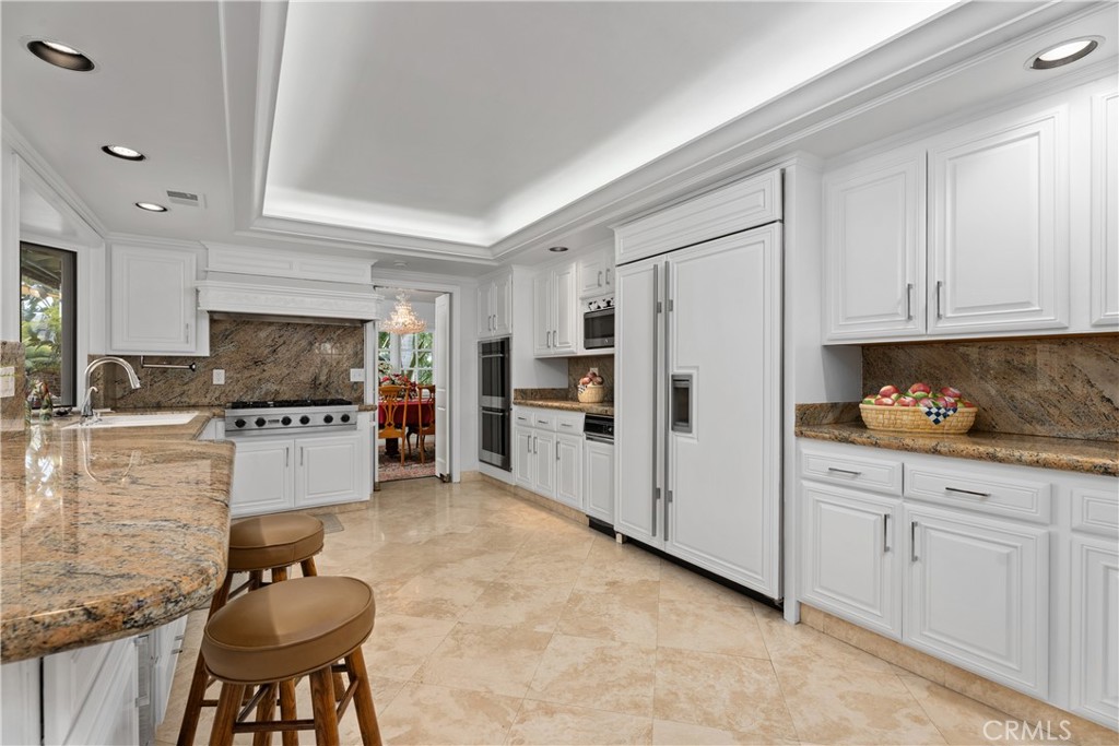 Gourmet chef's kitchen - 10371 Balliet Drive, Villa Park CA 92861 - photo 11