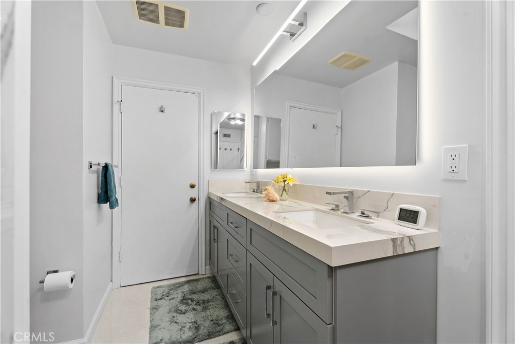 Newly remodeled hall bath - 10371 Balliet Drive, Villa Park CA 92861 - photo 26