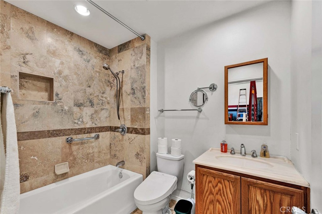 Full bath in garage. - 18381 Serrano, Villa Park CA 92861 - photo 8