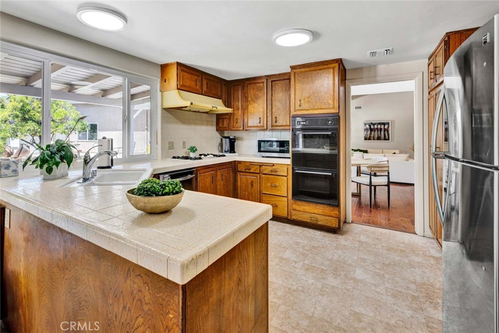 U shaped kitchen with window overlooking patio and backyard. - 18381 Serrano, Villa Park CA 92861 - photo 26