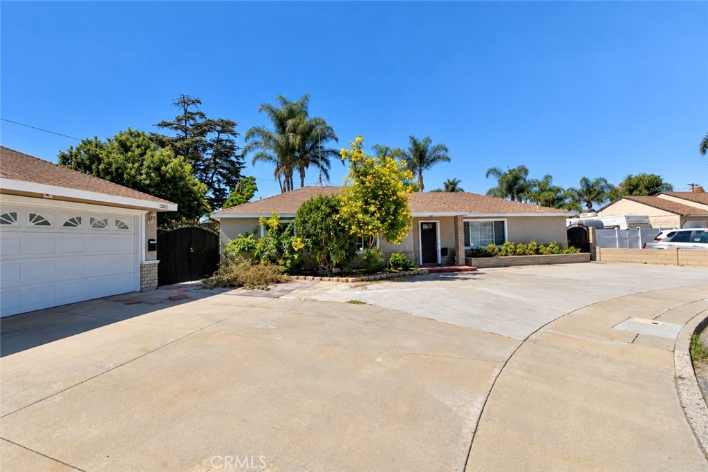 Big drive way that can fit multiple vehicles - 13281 Mono Place, Westminster CA 92683 - photo 10