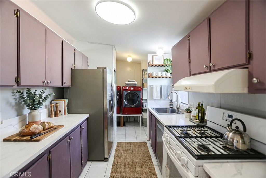 Kitchen - 14272 Hoover Street 10, Westminster CA 92683 - photo 4