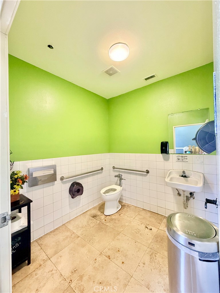 15606 Brookhurst St E, Westminster CA 92683 - photo 16
