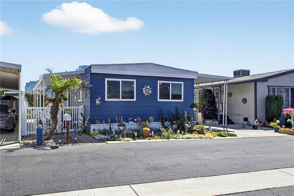 Front yard - 15621 Beach Blvd. #121, Westminster CA 92683 - photo 1