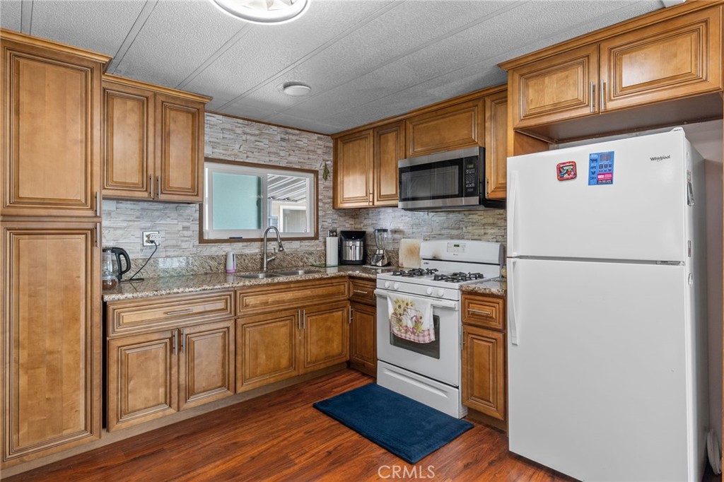 15621 Beach Blvd 131, Westminster CA 92683 - photo 7