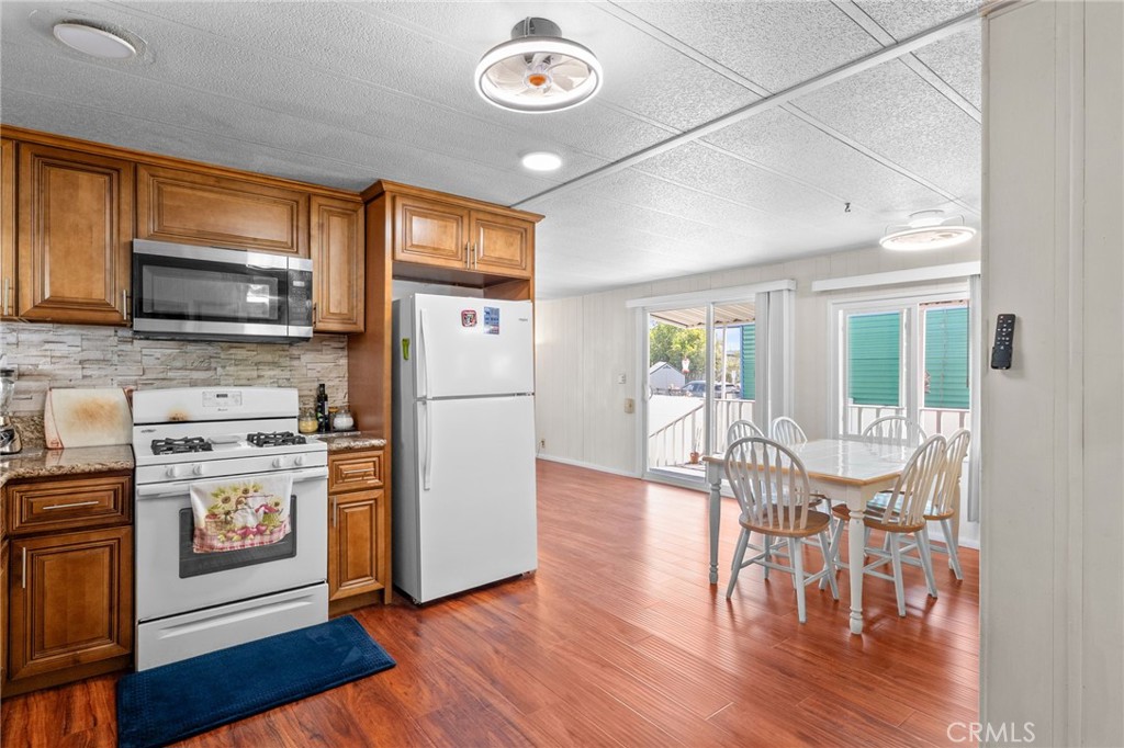 15621 Beach Blvd 131, Westminster CA 92683 - photo 8