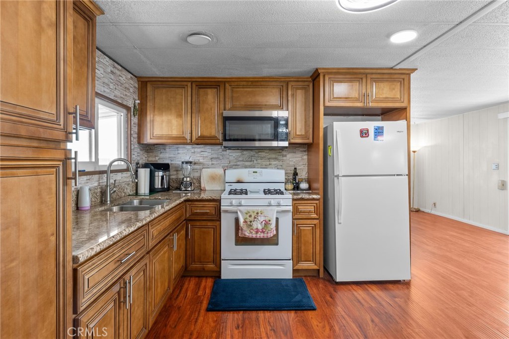 15621 Beach Blvd 131, Westminster CA 92683 - photo 9