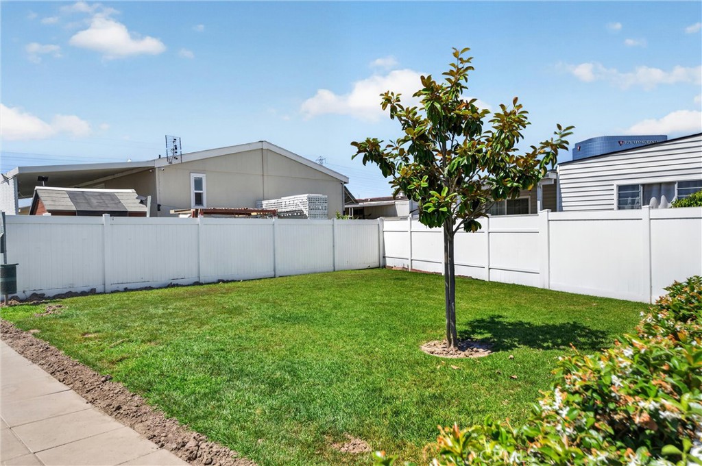 Park amenities - 15621 Beach Blvd Spc 127, Westminster CA 92683 - photo 44