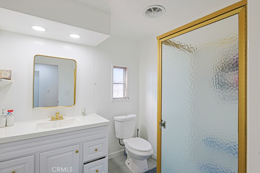 Common Bathroom - 15621 Beach 24, Westminster CA 92683 - photo 28