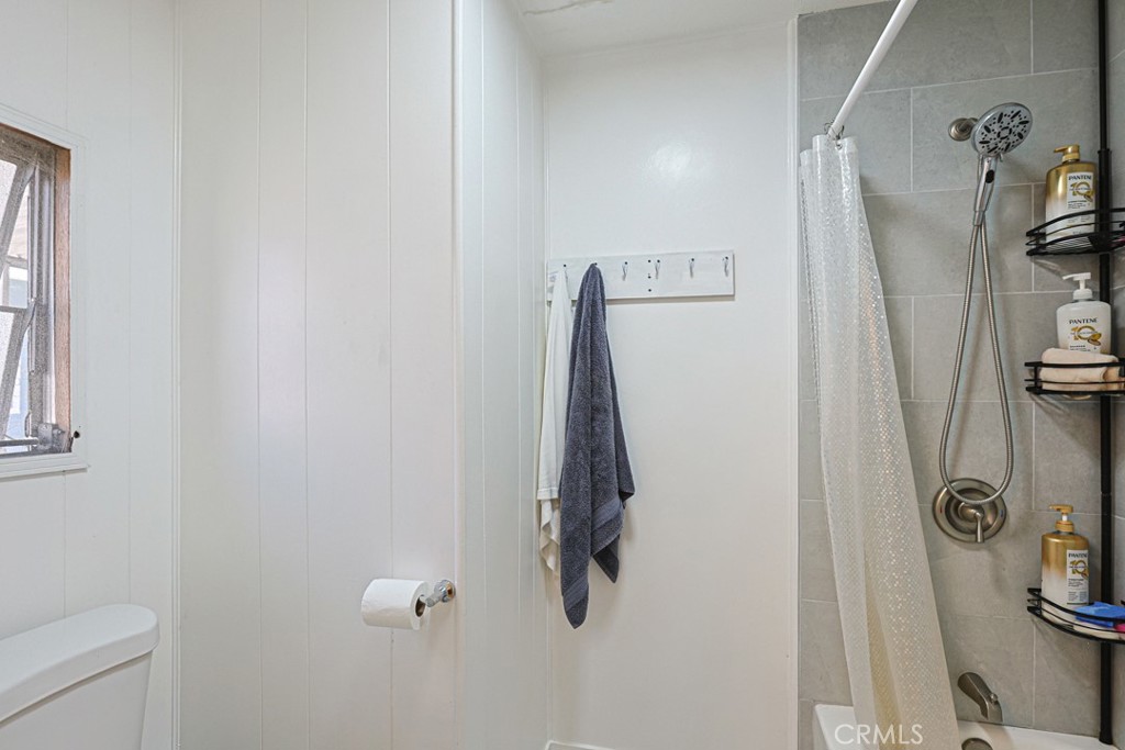 Master Bathroom - 15621 Beach 24, Westminster CA 92683 - photo 35