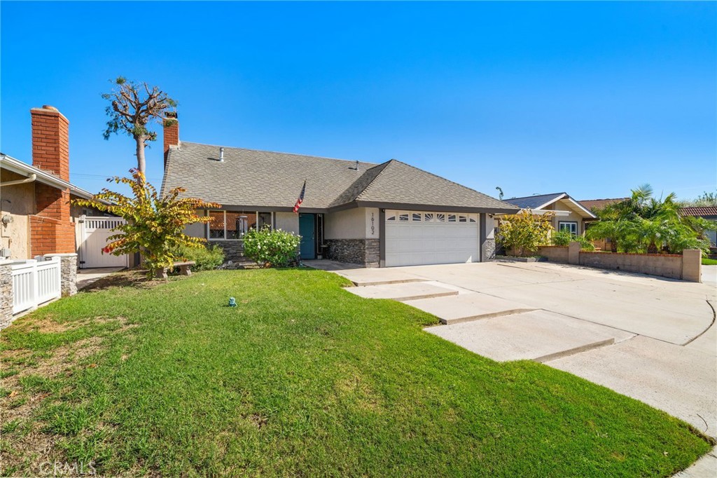 expansive driveway offer ample parking - 16102 Nelson Street, Westminster CA 92683 - photo 49