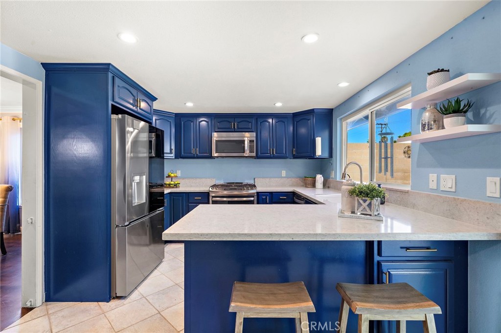 breakfast bar - 16102 Nelson Street, Westminster CA 92683 - photo 14