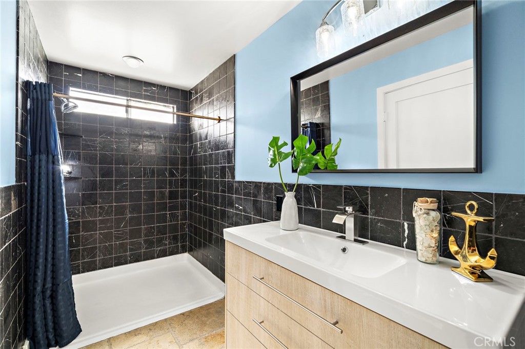 ensuite downstairs with walk in shower - 16102 Nelson Street, Westminster CA 92683 - photo 19