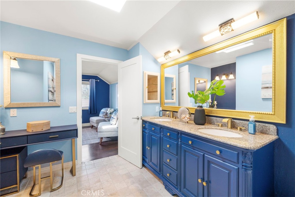 primary ensuite with dual sinks - 16102 Nelson Street, Westminster CA 92683 - photo 34