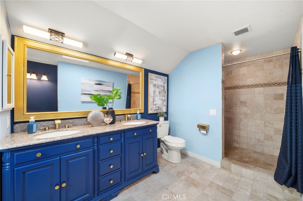 primary ensuite with walk in shower - 16102 Nelson Street, Westminster CA 92683 - photo 36