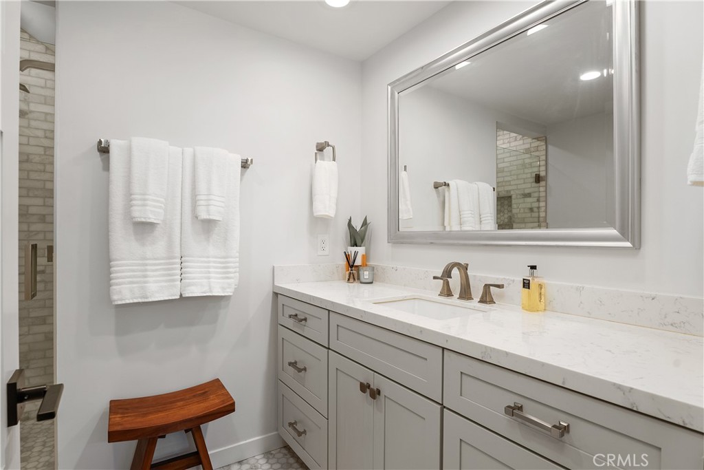 First floor 3/4 bathroom - 5112 Kingscross, Westminster CA 92683 - photo 15