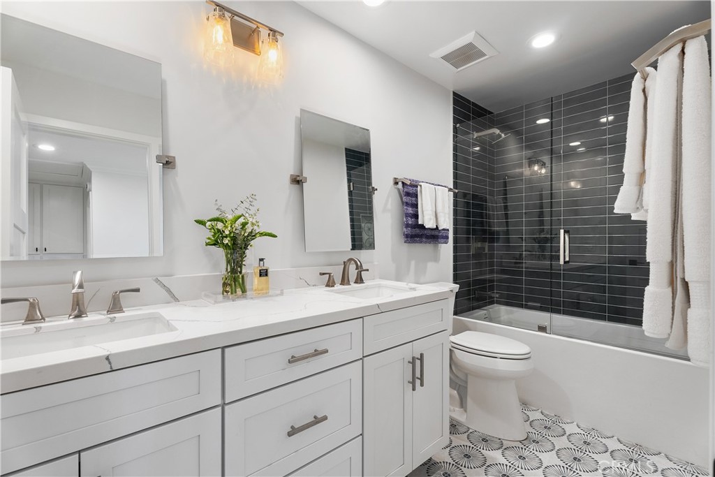 Second floor full bathroom - 5112 Kingscross, Westminster CA 92683 - photo 24