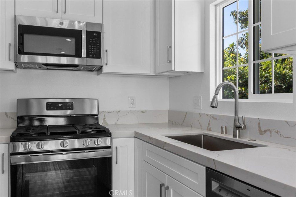5224 Auburn Cir, Westminster CA 92683 - photo 8