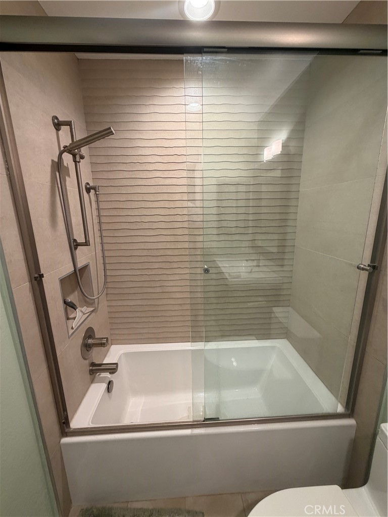 Guest Shower - 5235 Saint George Rd, Westminster CA 92683 - photo 8