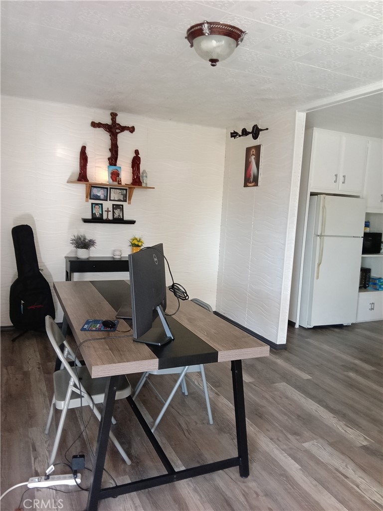 Dining Area - 5772 Garden Grove Boulevard 222, Westminster CA 92683 - photo 2