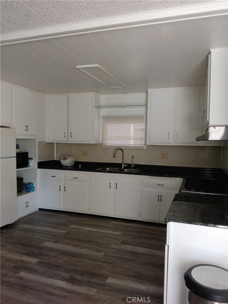 Kitchen - 5772 Garden Grove Boulevard 222, Westminster CA 92683 - photo 4