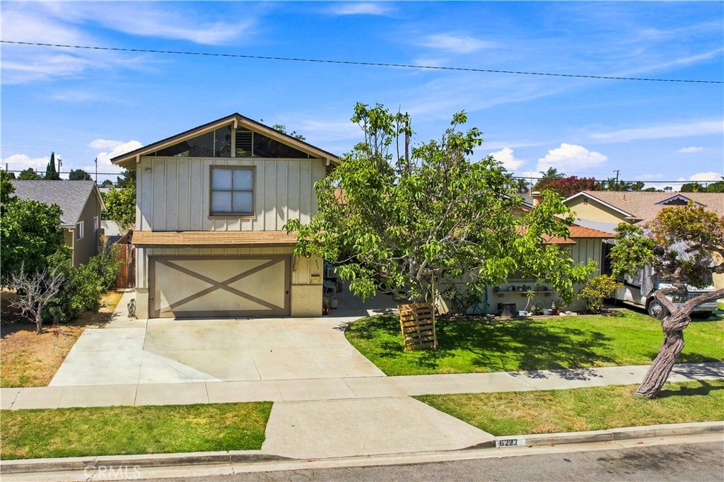 Large studio above garage offers excellent additional living space. - 6222 Chickasaw Dr, Westminster CA 92683 - photo 1
