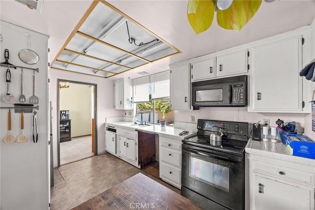 Kitchen - 8441 Tulipwood Circle, Westminster CA 92683 - photo 13