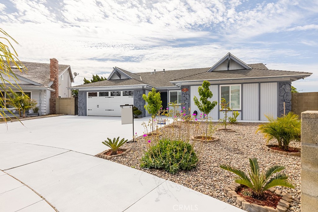 8972 Pebble Beach cir, Westminster CA 92683 - photo 1