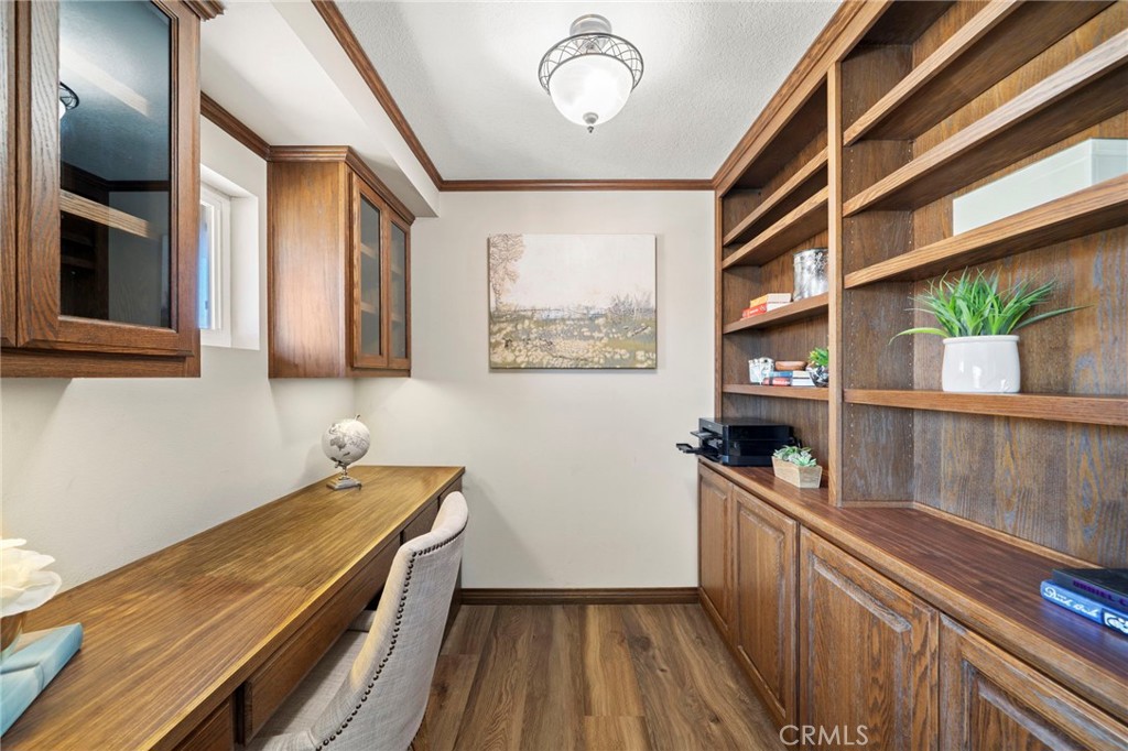The primary suite and two secondary bedrooms each offer bonus retreat areas perfect for reading nooks or homework spaces - 9552 Westwood Drive, Westminster CA 92683 - photo 38