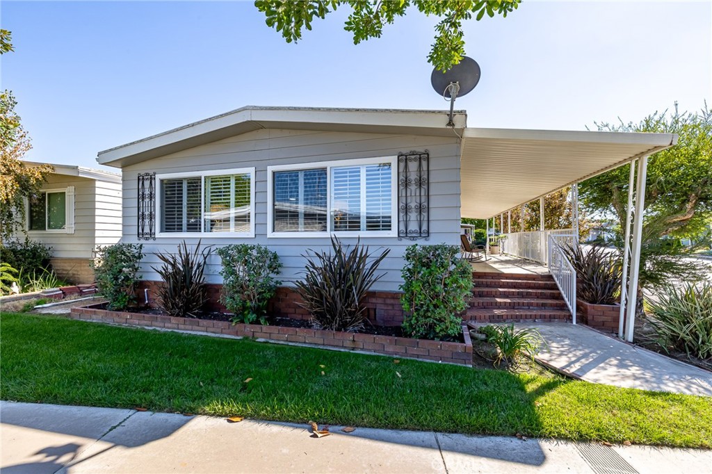 Lovely Entry from either side. - 16757 Lake Terrace Way, Yorba Linda CA 92886 - photo 2