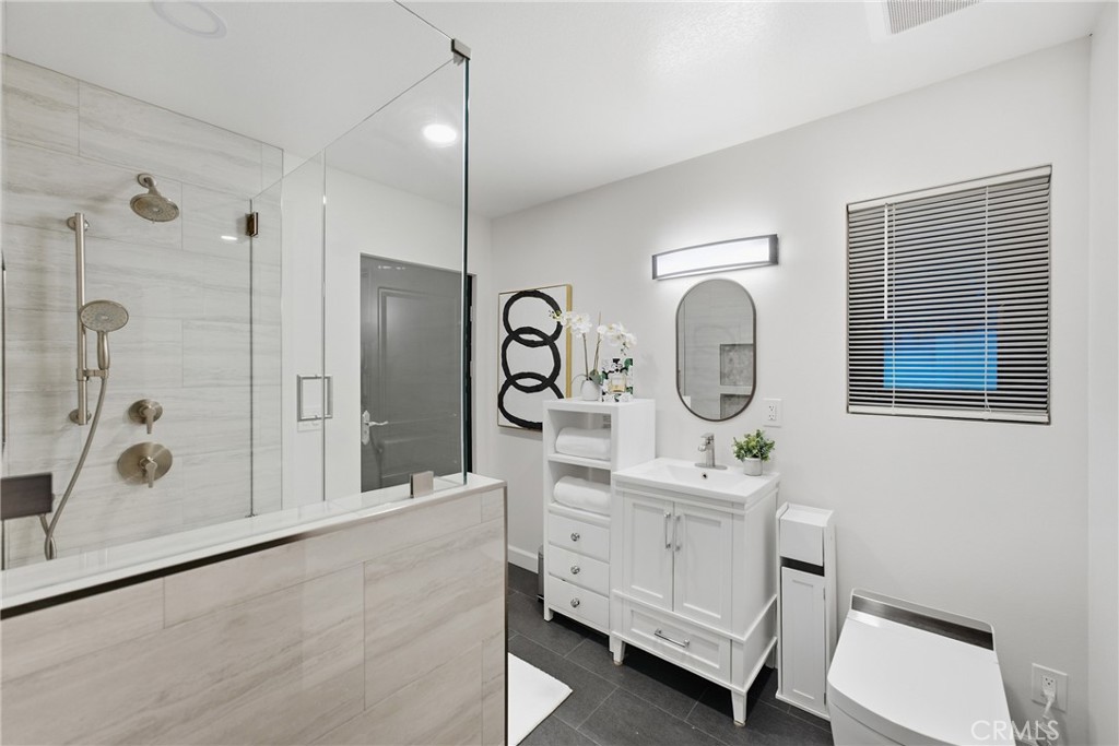 Junior primary ensuite with door to backyard - 17052 El Cajon Avenue, Yorba Linda CA 92886 - photo 35