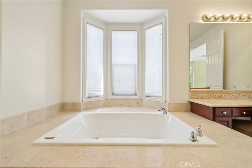 Primary room bathroom soaking bathtub - 17218 Blue Spruce, Yorba Linda CA 92886 - photo 56