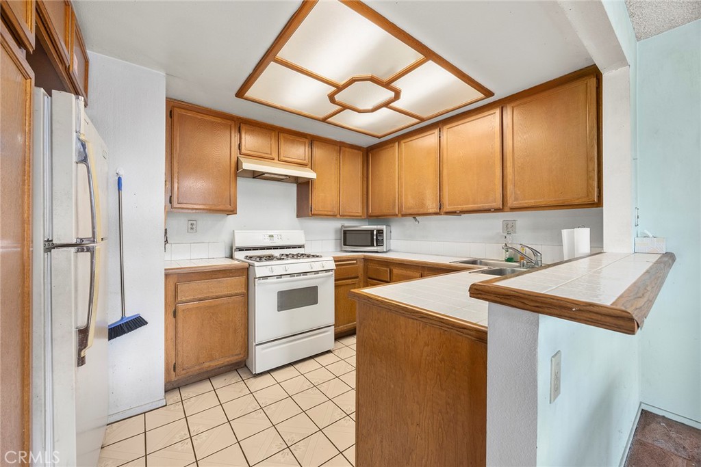 23260 Newport, Yorba Linda CA 92887 - photo 1