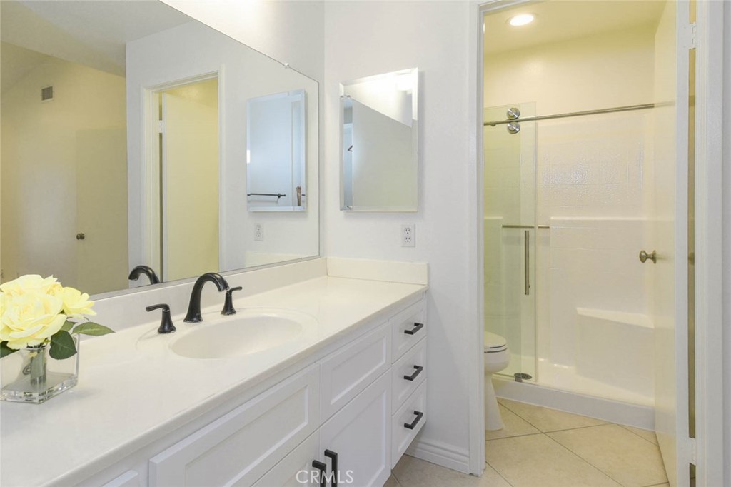 Large vanity space with private walk-in shower. - 23472 Cambridge Road 297, Yorba Linda CA 92887 - photo 20