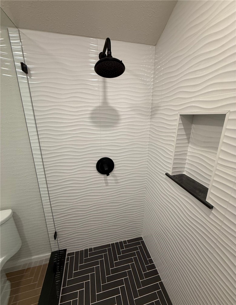 Enjoy the walk in shower. - 25520 Aragon JR ADU, Yorba Linda CA 92887 - photo 17