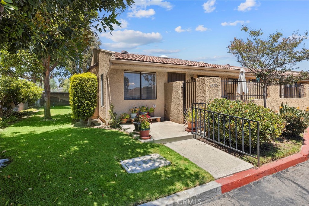 Single story end unit. - 4678 Lakeview 1, Yorba Linda CA 92886 - photo 1