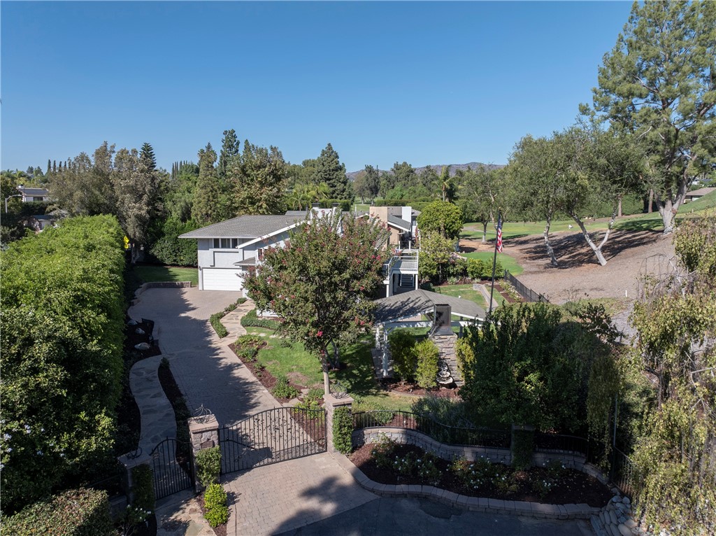 Very private estate in the heart of Yorba Linda. - 5561 Orchard, Yorba Linda CA 92886 - photo 11
